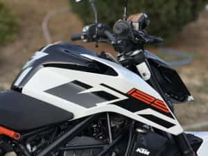 KTM Duke 125 ABS 7.000km(carte service) 2019 A1-16Ani — miniatura 6