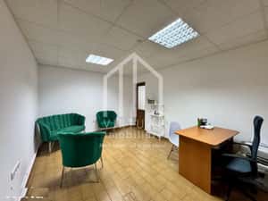 Apartament cu 3 camere, 55mp utili, decomandat, parter inalt, Centru — miniatura 3