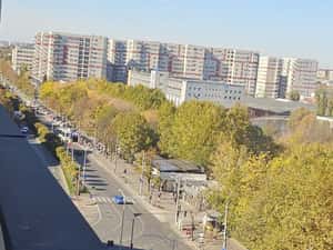 Garsoniera , la 3 minute de statia de Metrou Pacii — miniatura 3