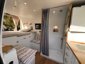 Autorulota campervan Iveco de LUX - conversie noua 2026, omologata- nu Fiat, nu Peugeot, nu Mercedes, nu Citroen - Merita VAZUT — miniatura 9