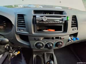 vând Toyota Hilux 2012 — miniatura 3