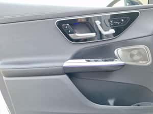 Mercedes-Benz GLC 200 SUV plug-in hybrid 2023 — miniatura 7