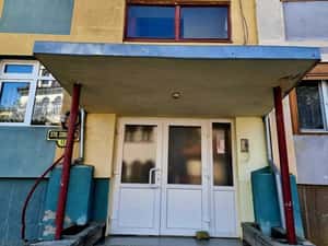 Proprietar, vand apartament 3 camere in Resita si garaj, separat