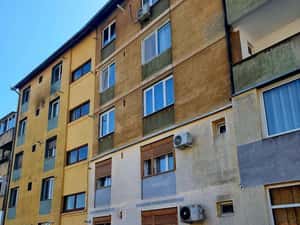 Proprietar, vand apartament 3 camere in Resita si garaj, separat — miniatura 3
