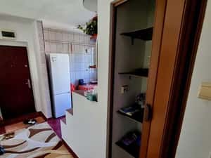 Proprietar, vand apartament 3 camere in Resita si garaj, separat — miniatura 5