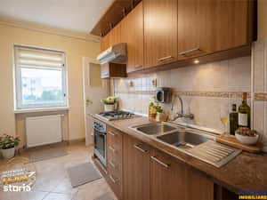 Apartament cu 4 camere,2 bai,2 balcoane,2 garaje,Targu Secuiesc,C — miniatura 4