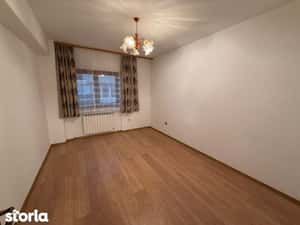 Apartament 3 camere de închiriat | Zonă centrală | Etaj 1 — miniatura 5