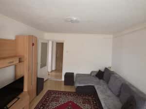 Inchiriez apart 2 cam zona Nord Cameliei — miniatura 3