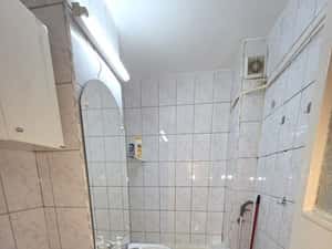 Inchiriez apart 2 cam zona Nord Cameliei — miniatura 6