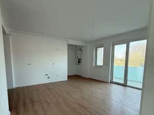 Apartament 3 camere , bloc nou , strada Zăvoaie — miniatura 1