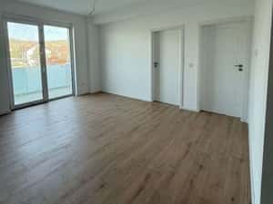Apartament 3 camere , bloc nou , strada Zăvoaie — miniatura 3