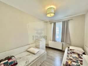 Casa individuala cu 8 camere si teren 373 mp in zona Lazaret — miniatura 3