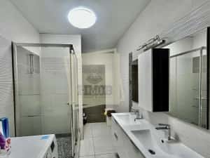 Casa individuala cu 8 camere si teren 373 mp in zona Lazaret — miniatura 5