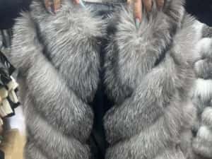 Vand haina din blana de vulpe argintie la 1499 lei — miniatura 7
