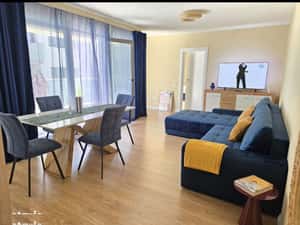 Apartament cu 2 camere, terasa de 10 mp si un loc de parcare inclus