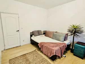 Apartament 3 camere in vila Giulesti zona linistita și curte generoasă etaj 1 — miniatura 4