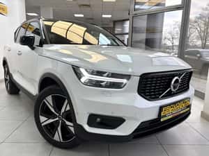 VOLVO XC-40 SUV | 2022 | R-Design Plugin Hybrid — miniatura 3