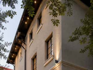 Apartament 3 camere parter in vila plus garsoniera demisol si curte. — miniatura 3