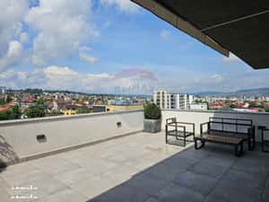 Penthouse cu 4 camere de închiriat în zona Brancusi