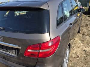 Usa dreapta fata complet echipata Mercedes B-Class W246 2013 hatchbac — miniatura 7