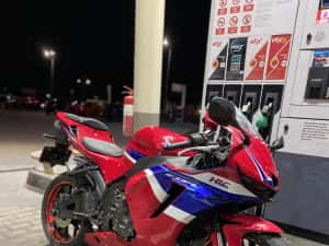 Honda cbr 600rr 2025-3500 km cu evacuare si soft, fara circuit — miniatura 5
