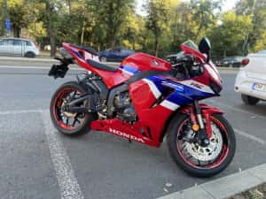 Honda cbr 600rr 2025-3500 km cu evacuare si soft, fara circuit — miniatura 6