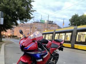 Honda cbr 600rr 2025-3500 km cu evacuare si soft, fara circuit — miniatura 9