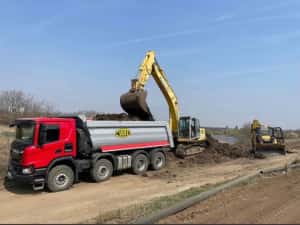 Inchiriem buldoexcavator si basculanta 8x4 — miniatura 9