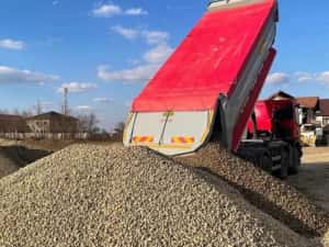 Inchiriem buldoexcavator si basculanta 8x4 — miniatura 10