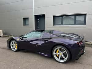 Ferrari F8 Cabrio - Second hand - 5300 km - Violet — miniatura 3