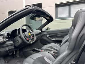 Ferrari F8 Cabrio - Second hand - 5300 km - Violet — miniatura 5