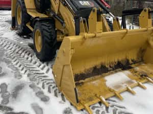 Inchiriez buldoexcavator ,picon,cupa multifuncțională, lame paleti etc — miniatura 1