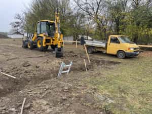 Inchiriez buldoexcavator ,picon,cupa multifuncțională, lame paleti etc — miniatura 8