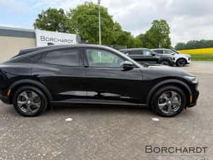 Ford Mustang Mach-E SUV 2022, Electric, 92.398 km — miniatura 2