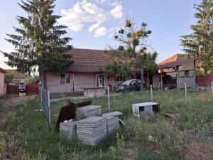 Casă cu teren generos de vânzare în Sânandrei aproape de Primărie și centrul localității