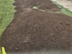 Compost Pământ galben nisipos pentru gazon Pamant negru vegetal — miniatura 3