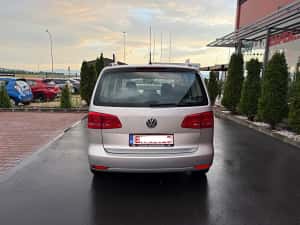 Vand / Schimb VW Touran Automat 1.6 tdi 2012 acum adus — miniatura 8