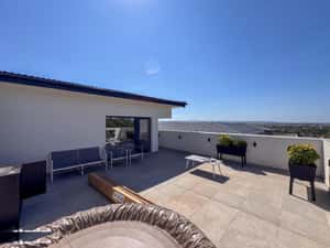Penthouse , 3 camere, 2 bai, terasa, vedere panoramica, intabulat