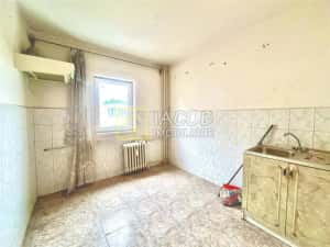 Str. Neagoe Voda, 3 camere, etaj 3, Bacau — miniatura 5