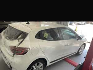 vand renault clio 2022 motor 1,0 tce avariat ,are cea mai full echipare tableta,fara plansa sarita — miniatura 6