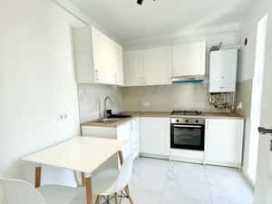 Apartament cu 2 camere, 38 mp, balcon, zona Teilor — miniatura 2