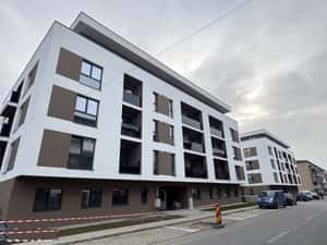 Apartament 2 camere, finisat, Imobil nou, strada Eroilor — miniatura 1