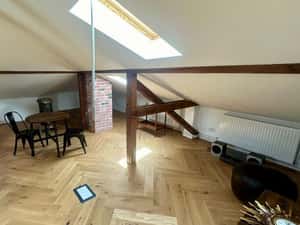 Apartament mansarda renovat in vila Aviatorilor — miniatura 3
