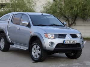 Mitsubishi l200/2.5d/Cutie super select/2007/136Cp/4 Usi/Blocant central — miniatura 3