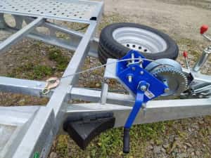 Platforma - Trailer Auto4,5 sau 5 M, 2000-2700 kg aplecata spate — miniatura 3