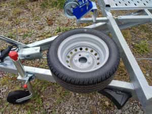 Platforma - Trailer Auto4,5 sau 5 M, 2000-2700 kg aplecata spate — miniatura 4