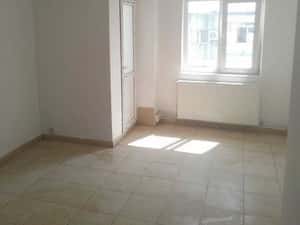 Vand apartament 2 camere semidecomandat et 4 60mp zona primaria — miniatura 3