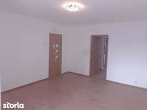 Vand apartament 2 camere semidecomandat et 4 60mp zona primaria — miniatura 4