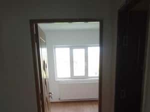 Vand apartament 2 camere semidecomandat et 4 60mp zona primaria — miniatura 5