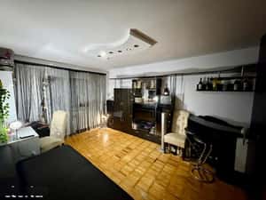 Apartament cu 2 camere, decomandat, pe Strada Cugir